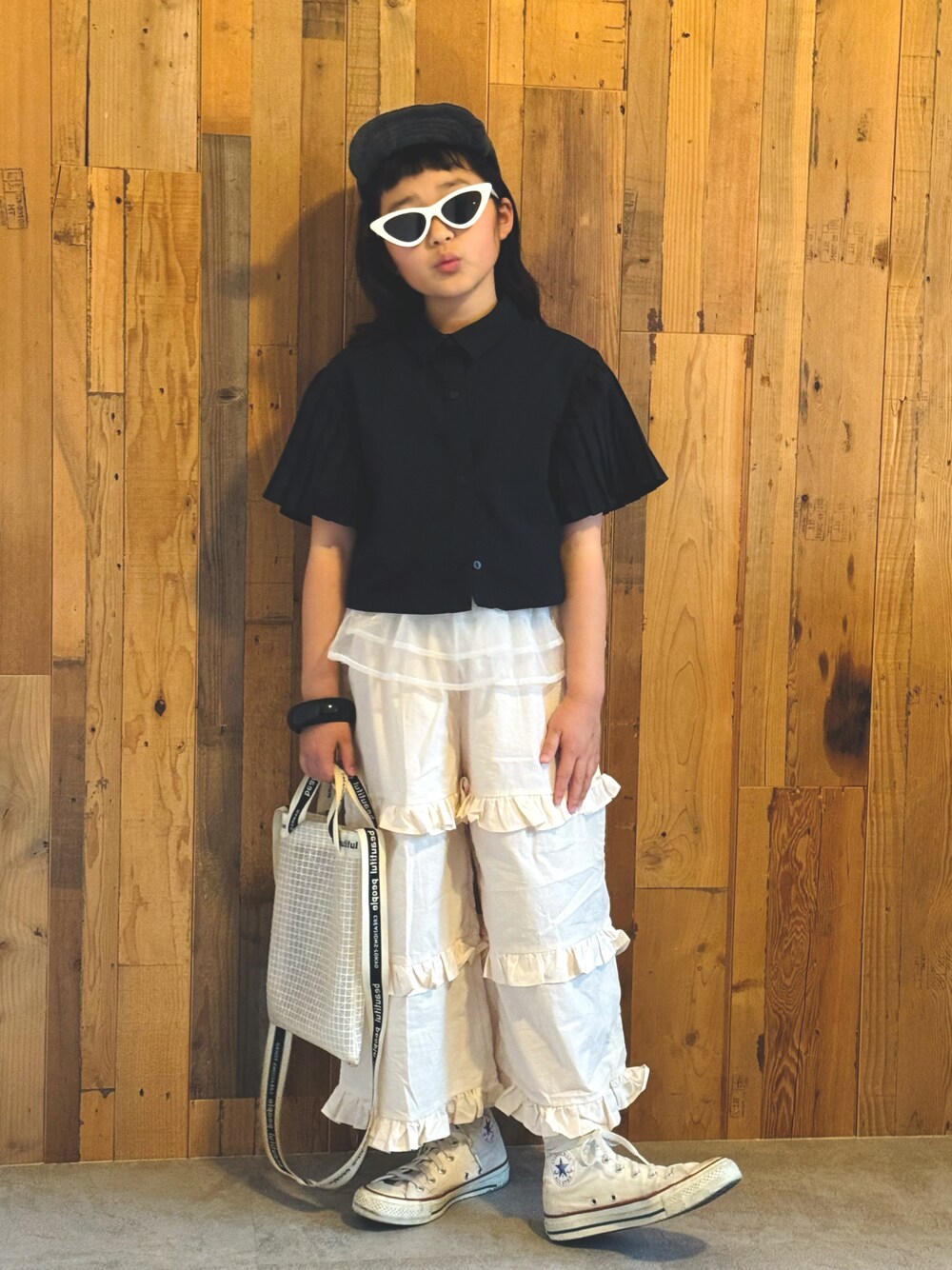 「モノトーン、シャツスタイル、レース、ワイドパンツ、スニーカー、春夏コーデ、夏コーデ、サングラス、モード、デートコーデ、お出かけコーデ、プチプラ、韓国子供服、休日スタイル、ブラックコーデ」｜「ZARA KIDSのアイテム（シャツ/ブラウス、ブラック系）」を使った、かーちんさん（キッズ・132cm）の春コーディネートの1枚目の写真