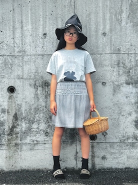 「UNIQLO（ユニクロ）のアイテム（Tシャツ/カットソー、グレー系）」を使った、かーちんさん（キッズ・148cm）の春コーディネート