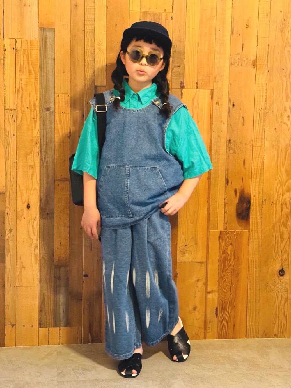 「ベスト、セットアップ、プチプラ、韓国子供服、シャツスタイル、リネン、レイヤードスタイル、春夏コーデ、夏コーデ、サングラス、キャップ、カジュアルコーデ、休日スタイル」｜「THE BAREFOOTの【 JABRO / ジャブロー 】ANTI-5 Twill JETCAP ツイルジェットキャップ（キャップ、ブルー系）」を使った、かーちんさん（キッズ・132cm）の春コーディネートの1枚目の写真