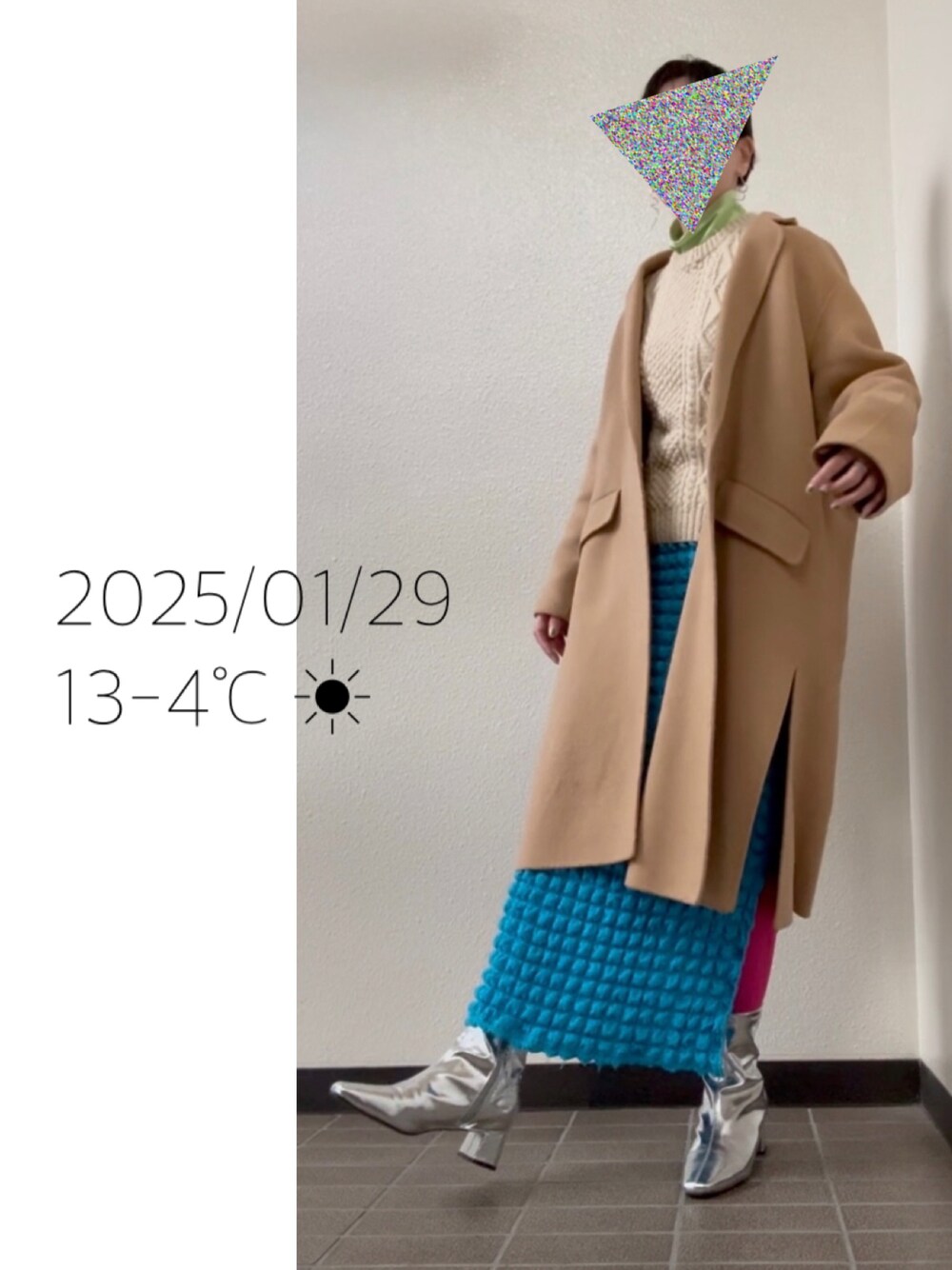 「シルバーブーツ、ワッフルスカート、ケーブルニット」｜「OPAQUE.CLIPの【抗菌防臭加工】ベーシックショートブーツ（ブーツ、シルバー系）」を使った、hingeさん（レディース・161cm）の冬コーディネートの1枚目の写真