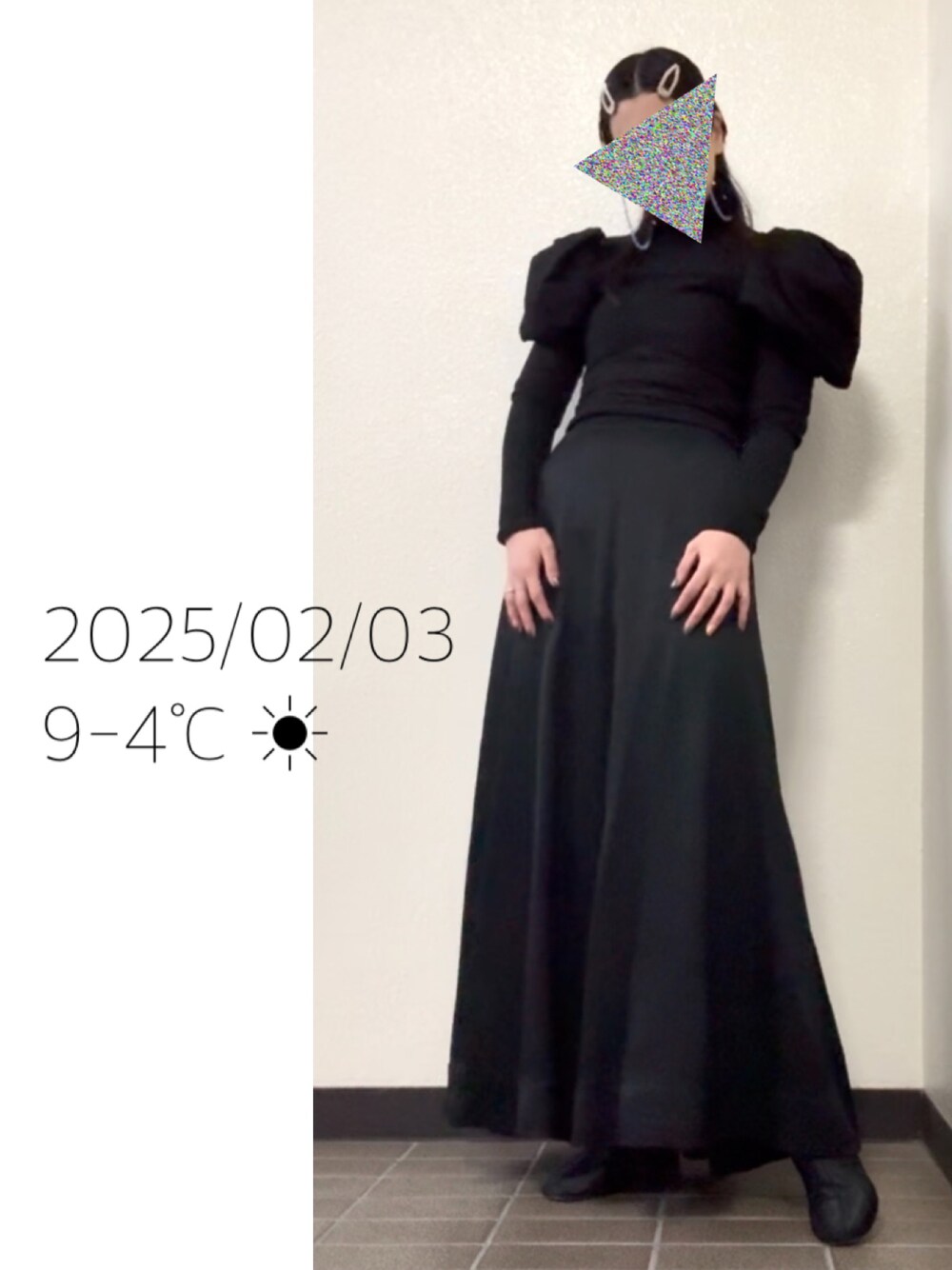 「マキシ丈スカート、パフスリーブ、バルーンスリーブ、グラスチェーン」｜「ZARAのアイテム（トップス、ブラック系）」を使った、hingeさん（レディース・161cm）の冬コーディネートの1枚目の写真