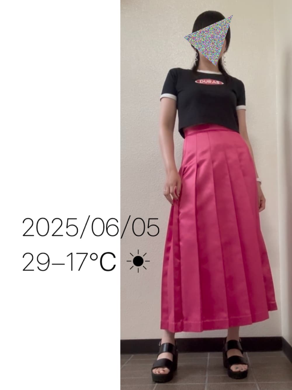 「プラットフォームサンダル、ハイウエストスカート、クロップド丈、クロップドTシャツ」｜「tricot COMME des GARCONSのアイテム（スカート、ピンク系）」を使った、hingeさん（レディース・161cm）の夏コーディネートの1枚目の写真