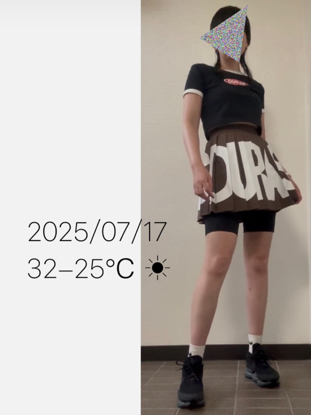 「サイクリングパンツ、レイヤードスタイル、プリーツミニスカート、クロップド丈、クロップドトップス、リンガーTシャツ」｜「NIKEのアイテム（スニーカー、ブラック系）」を使った、hingeさん（レディース・161cm）の夏コーディネートの1枚目の写真