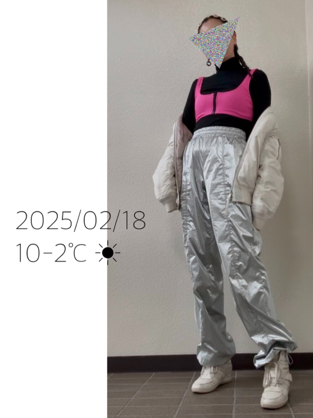 「メタリックパンツ、ビスチェ、レイヤードスタイル」｜「no brandのアイテム（パンツ、シルバー系）」を使った、hingeさん（レディース・161cm）の冬コーディネートの1枚目の写真