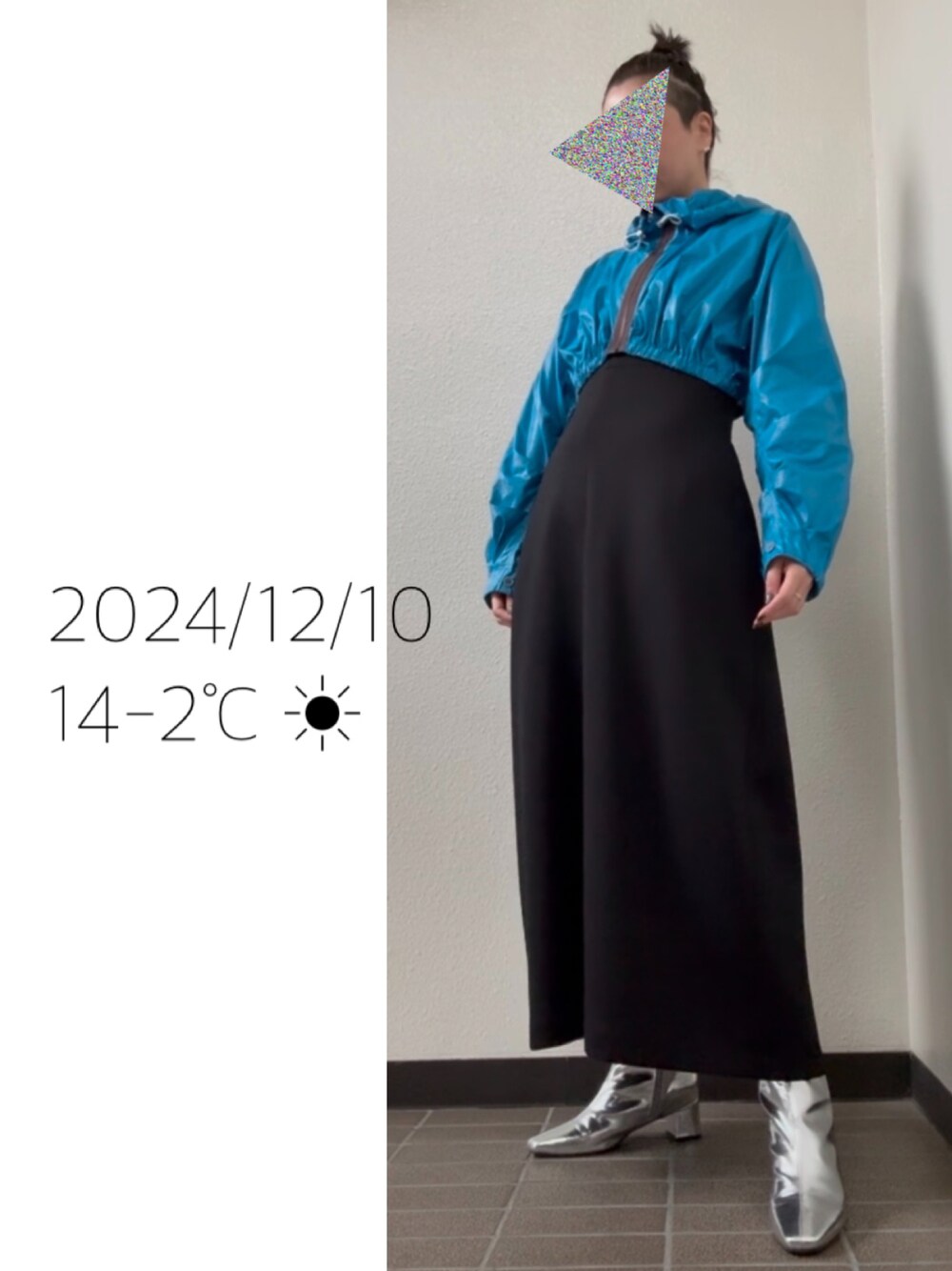 「シルバーブーツ、ダンボールニットドレス、クロップドアウター」｜「OPAQUE.CLIPの【抗菌防臭加工】ベーシックショートブーツ（ブーツ、シルバー系）」を使った、hingeさん（レディース・161cm）の冬コーディネートの1枚目の写真