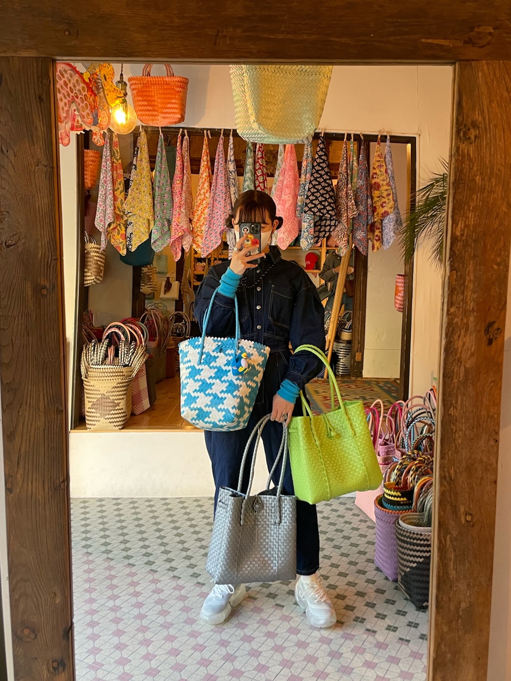 「mekearisa、MEKEARISA、hotterthanhell」｜「hotter than hellのアイテム（オールインワン・サロペット、ブルー系）」を使った、アスカスさん（レディース・163cm）の冬コーディネートの1枚目の写真