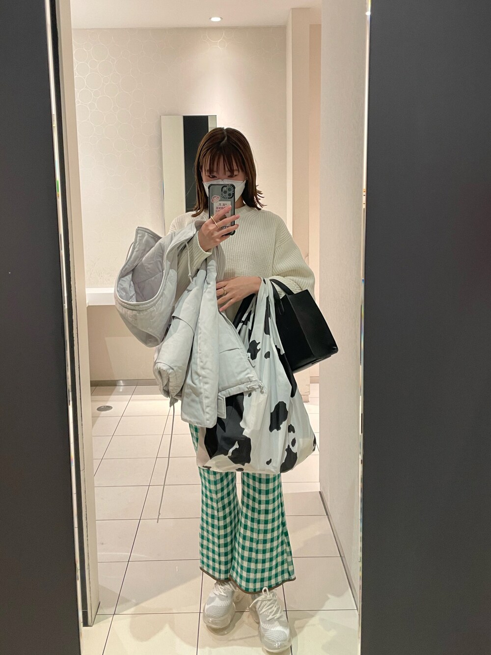 「緑コーデ、BAGGU」｜「Little sunny biteのLittleSunnyBite/リトルサニーバイト/シンボルショルダーBag（ショルダーバッグ、ブラック系）」を使った、アスカスさん（レディース・163cm）の春コーディネートの1枚目の写真