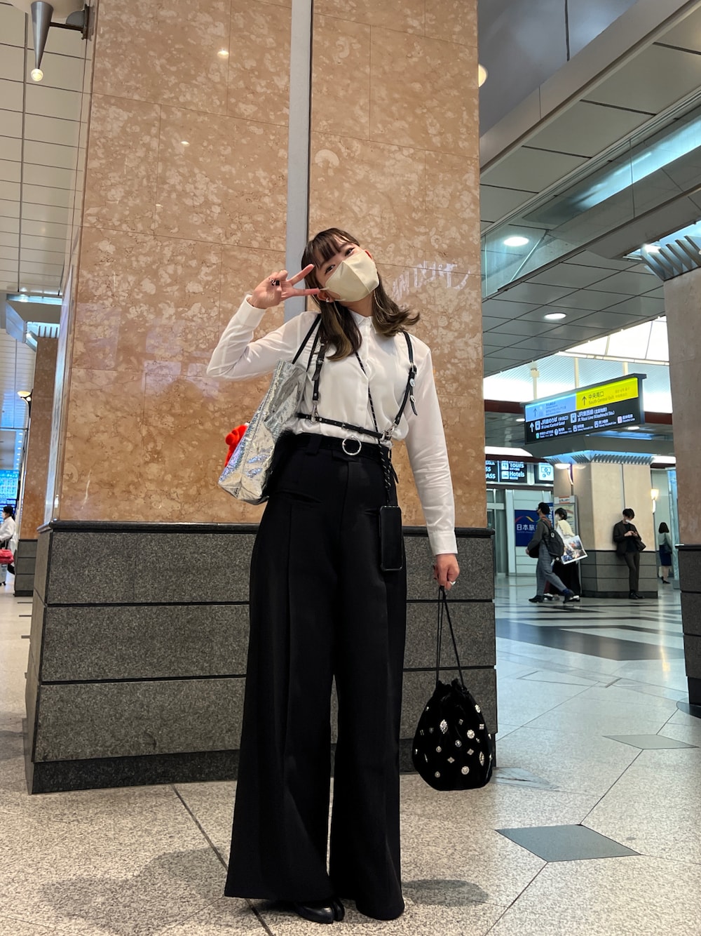 「参戦服、JUICY、snowman」｜「SLYのMULTI BODY HARNESS（ベルト、ブラック系）」を使った、アスカスさん（レディース・163cm）の秋コーディネートの1枚目の写真