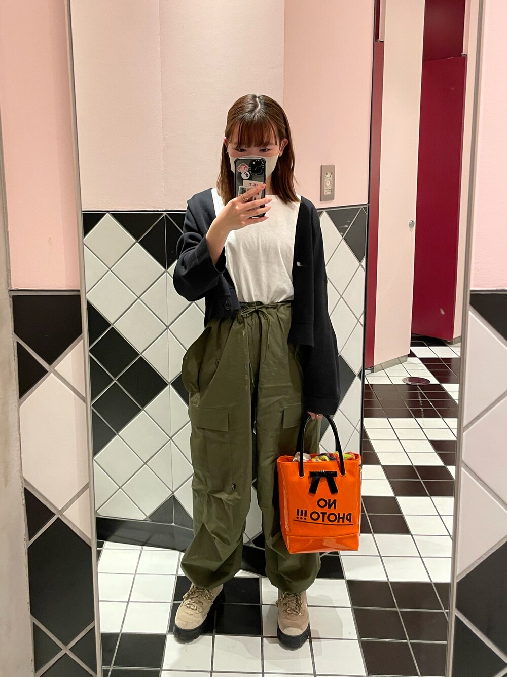 「little sunny bite、リトルサニーバイト、WHO’S WHO gallery」｜「WHO'S WHO galleryのGLITTERバタフライコンパクトTEE（Tシャツ/カットソー、ホワイト系）」を使った、アスカスさん（レディース・163cm）の春コーディネートの1枚目の写真