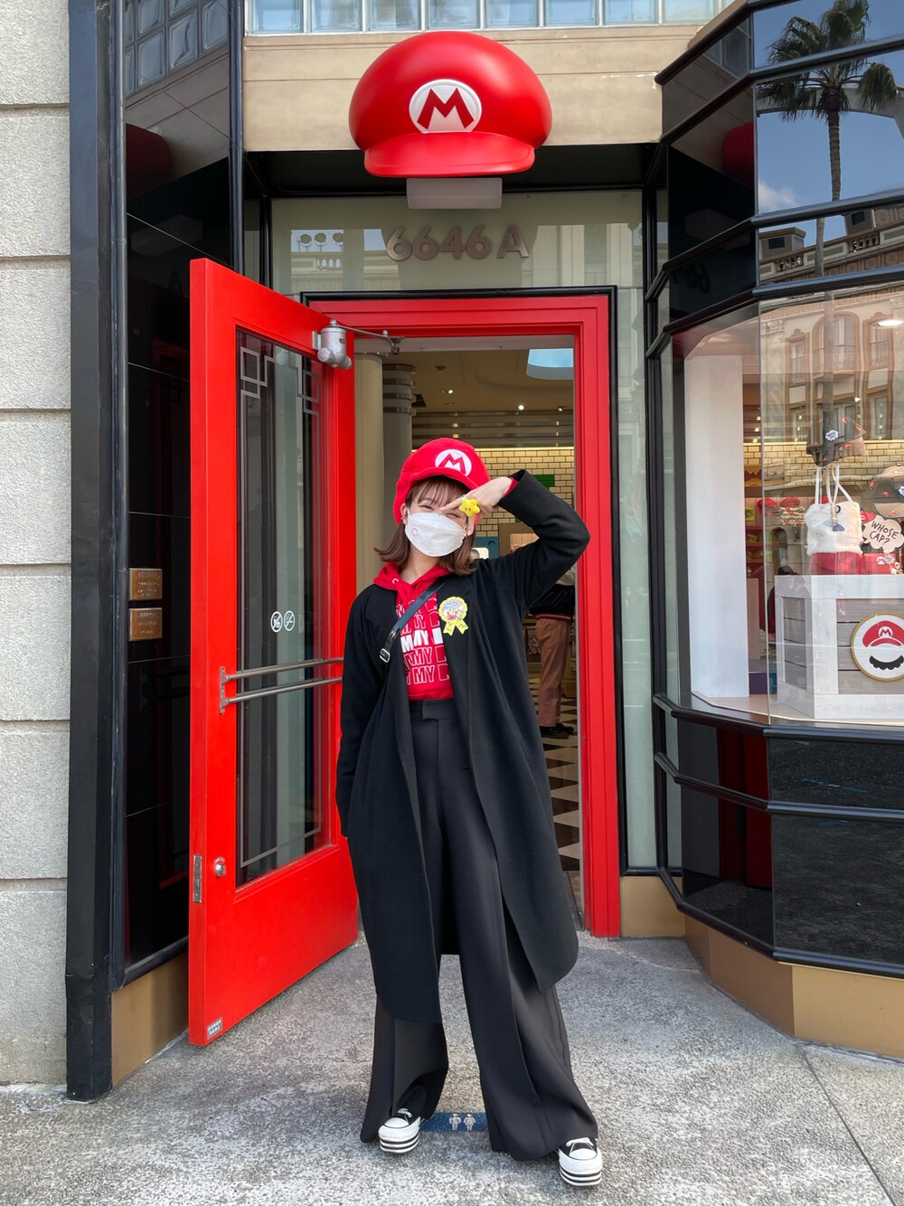 「マリオコーデ、マリオ、USJ、USJコーデ、ユニバ、10llllllllll」｜「UNIQLOのアイテム（ジャケット/アウター、ブラック系）」を使った、アスカスさん（レディース・163cm）の春コーディネートの1枚目の写真