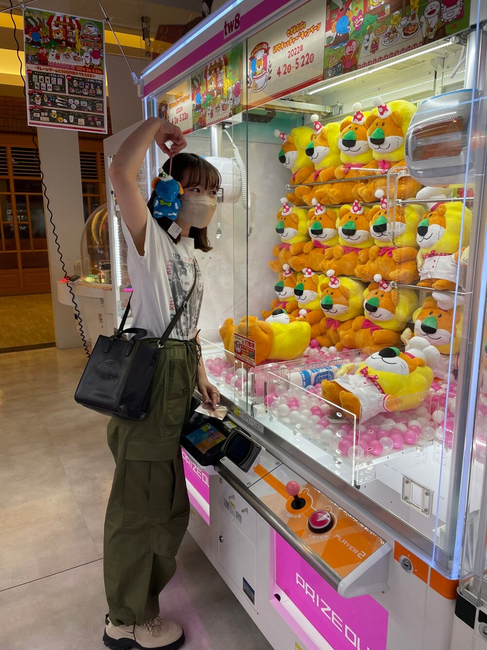 「WHO’S WHO gallery、カーゴパンツ、たべっ子どうぶつ」｜「PLAZAのアイテム（Tシャツ/カットソー、ホワイト系）」を使った、アスカスさん（レディース・163cm）の春コーディネートの1枚目の写真