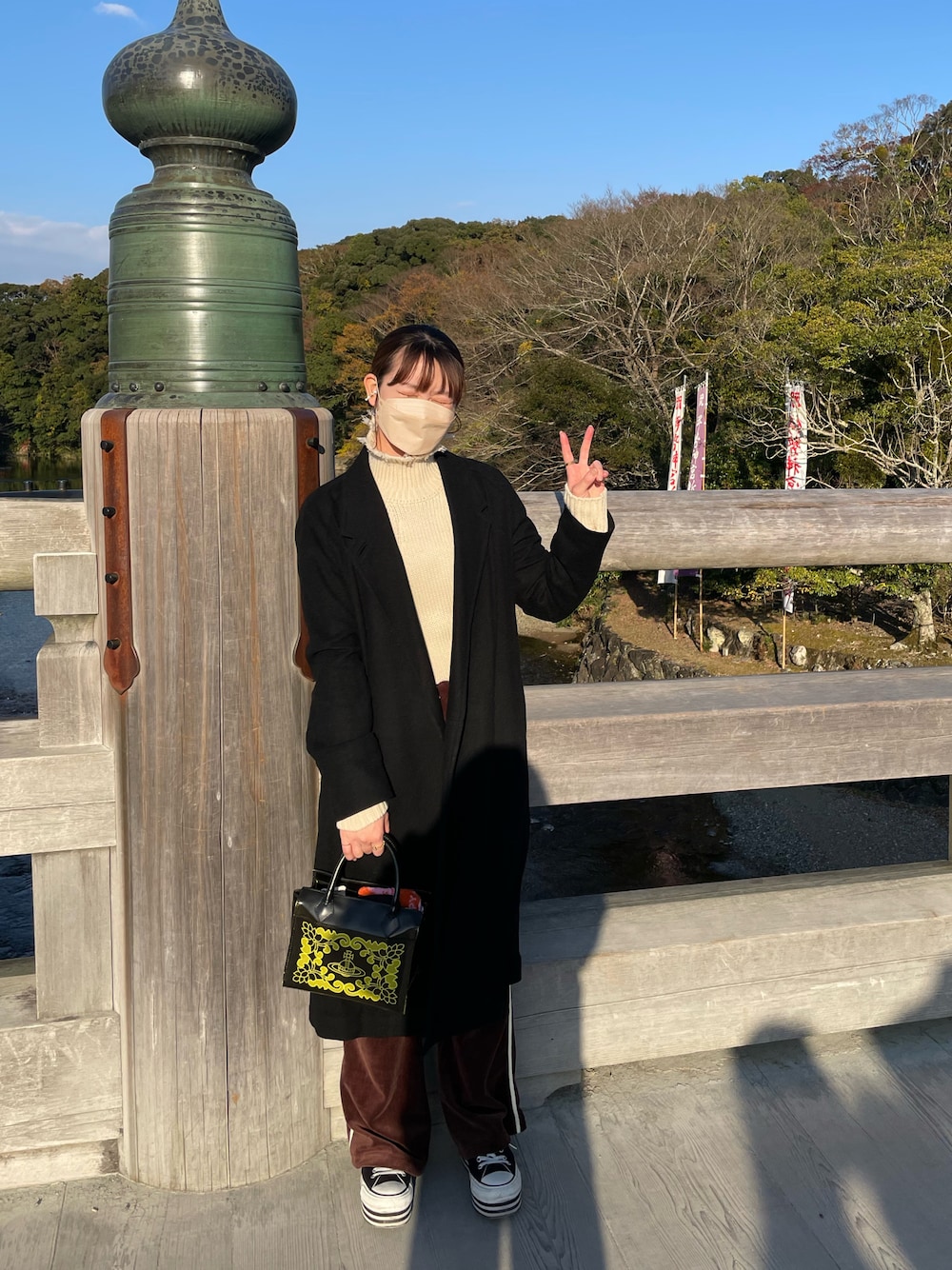「伊勢神宮」｜「UNIQLOのアイテム（ジャケット/アウター、ブラック系）」を使った、アスカスさん（レディース・163cm）の冬コーディネートの1枚目の写真