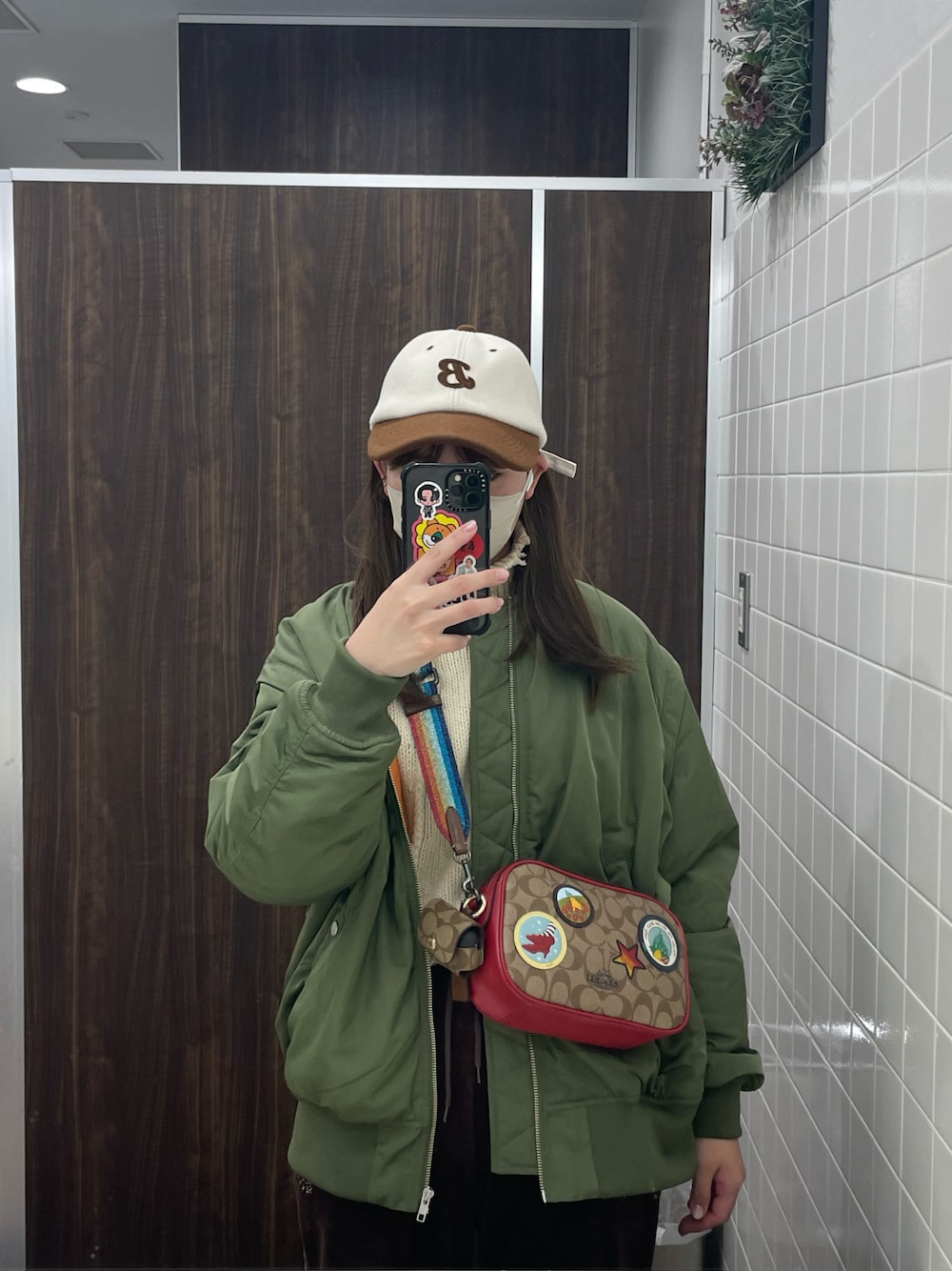 「COACH、WHO’S WHO gallery」｜「WEGOのアイテム（キャップ、ベージュ系）」を使った、アスカスさん（レディース・163cm）の冬コーディネートの1枚目の写真