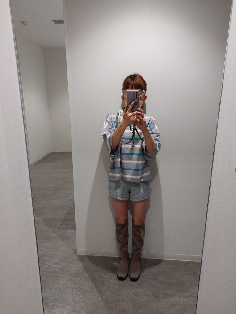 「リラックススタイル」｜「BAYFLOWのアイテム（ポロシャツ、グレー系）」を使った、yukiさん（レディース・158cm）の春コーディネートの1枚目の写真