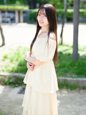 「junoah（ジュノア）の2wayオフショルティアードワンピース（ワンピース、イエロー系）」を使った、ミオリさん（レディース・157cm）の春コーディネート