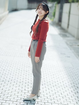 「不明のアイテム（スラックス、ブラウン系）」を使った、ミオリさん（レディース・157cm）の春コーディネート