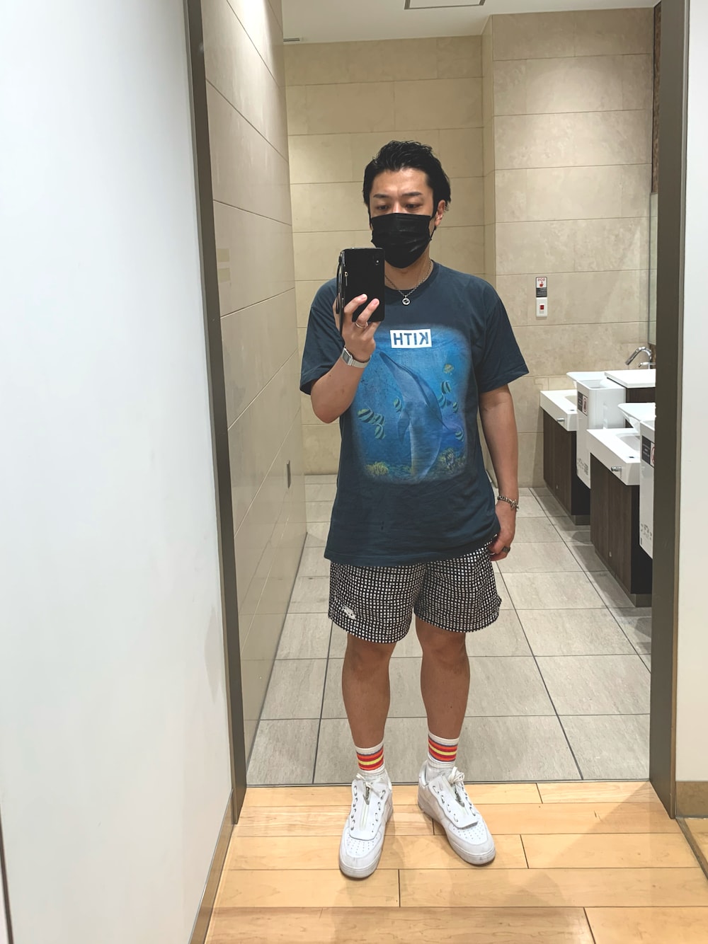 「オトナカジュアル、ストリートコーデ、ビッグシルエット、休日スタイル、白スニーカー、AF1、Ｔシャツ、kith、東京、シンプル、夏、NIKE、ファミリーマート」｜「KITHのアイテム（Tシャツ/カットソー、ホワイト系）」を使った、KAZU-KUNさん（メンズ・180cm）の夏コーディネートの1枚目の写真