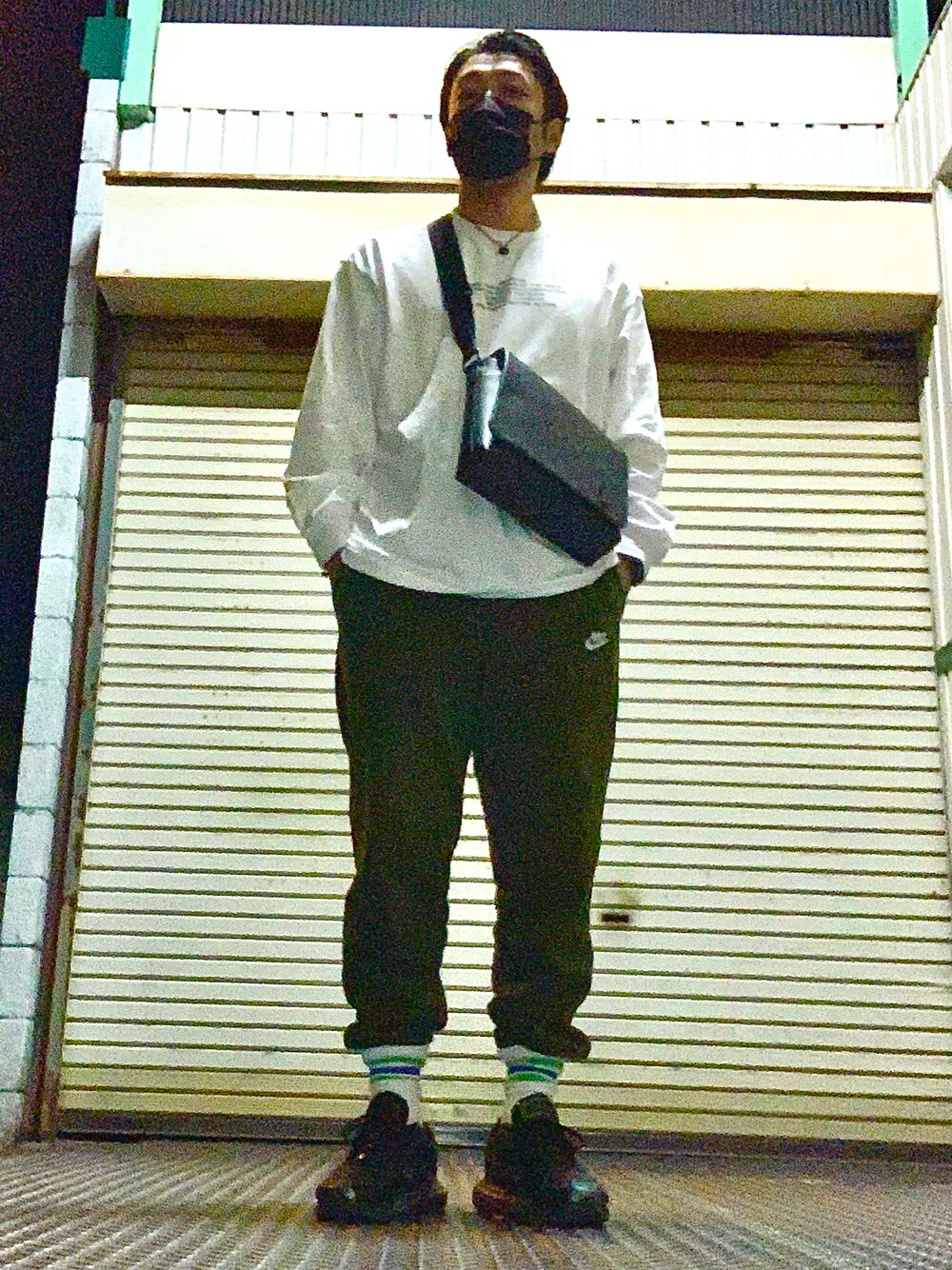 「休日スタイル、ストリート、スニーカーコーデ、GU、guundercover、ロンT、NIKE、秋、フリース、古着MIX」｜「NIKEのNIKE AS M NSW PANT CF CORE WNTR S (OLIVE CANVAS/BLACK/WHITE)（その他パンツ、グリーン系）」を使った、KAZU-KUNさん（メンズ・180cm）の秋コーディネートの1枚目の写真