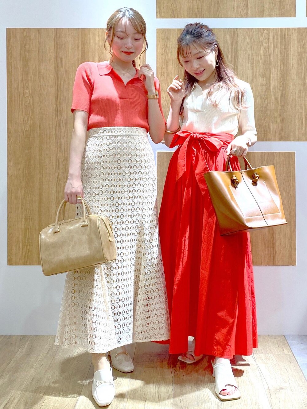 「ポロシャツ、休日コーデ、夏コーデ、ラクチンコーデ、大人女子、シンプル、ビタミンカラー、真夏のアクティブスタイル」｜「Andemiuのリブスキッパーニット279658（ニット/セーター、オレンジ系）」を使った、くまりなさん（レディース・150cm）の夏コーディネートの1枚目の写真