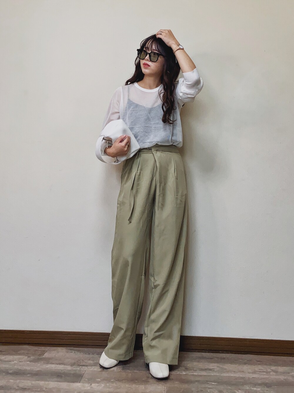 「休日スタイル、きれいめカジュアル、春コーデ、プチプラ、シアートップス、シースルー、shein、SHEIN、サングラス、SKAGEN、myskagen、春服みてみて、大人カジュアル、ラップパンツ、シンプルコーデ」｜「Shelly islandのシアーニットトップス（ニット/セーター、ホワイト系）」を使った、Miiさん（レディース・159cm）の春コーディネートの1枚目の写真