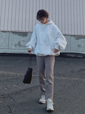 白パーカー のレディース人気ファッションコーディネート Wear