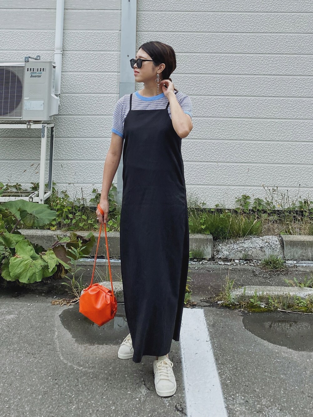 「ビタミンカラー、ミニバッグ、総柄、サマーニット、カラーコーデ、キャミワンピ、ロングワンピース、スニーカー、LHPWOMEN、courage、SENSEOFPLACE、センスオブプレイス、マタニティコーデ、ショルダーバッグ、大人女子」｜「L.H.Pのcourage/クラージュ/総柄ジャガード半袖ニットソー（Tシャツ/カットソー、パープル系）」を使った、Miiさん（レディース・159cm）の夏コーディネートの1枚目の写真