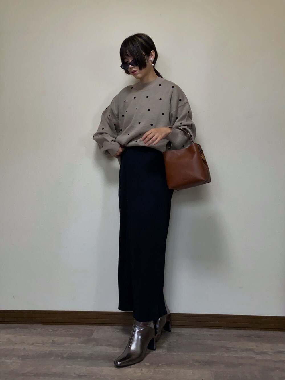 「秋っぽコーデ更新中、大人かわいい、ドット、ニット、スカート、ロングスカート、メタリック、メタリックシューズ、ブーツ、ブラウン、プチプラ、きれいめカジュアル、ニットコーデ、159cmコーデ、レザー」｜「GeeRAの【新色追加】ドット柄ニットプルオーバー（ニット/セーター、ベージュ系）」を使った、Miiさん（レディース・159cm）の秋コーディネートの1枚目の写真