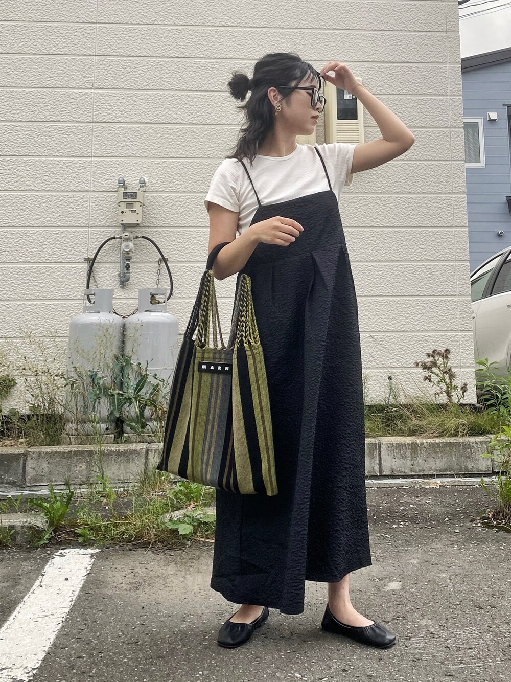 「今日のコスメと服、ハーフアップ、ハーフアップお団子、キャミワンピ、ジャガード、ロングワンピース、ワンピース、モノトーン、バレエシューズ、トートバッグ、秋服準備はじめました、プチプラ、CLEA、韓国ファッション、休日スタイル」｜「CLEAのフクレジャガードフレアキャミワンピース（ワンピース、ブラック系）」を使った、Miiさん（レディース・159cm）の秋コーディネートの1枚目の写真