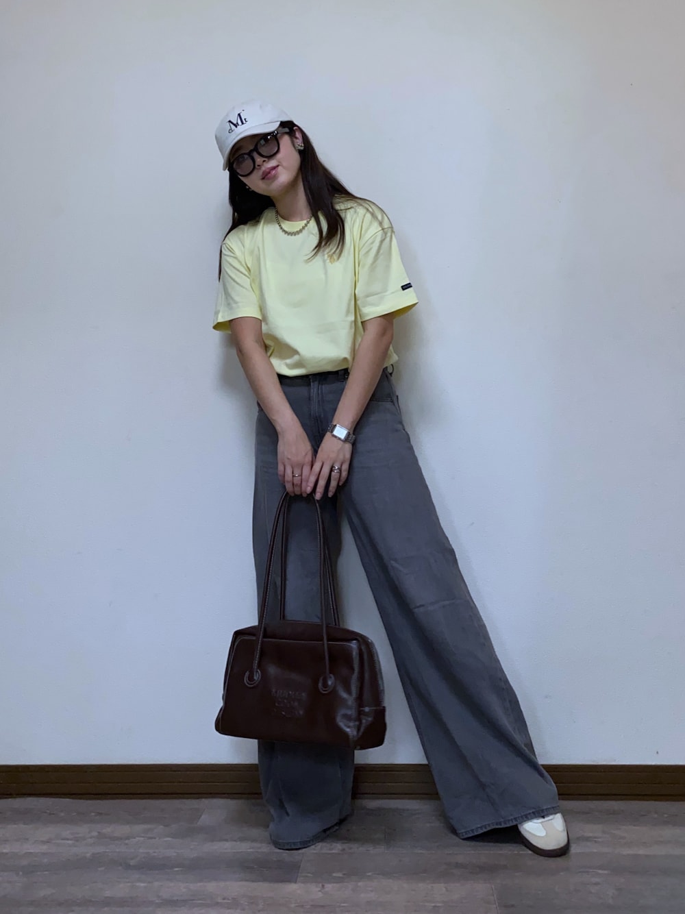「やっぱり帽子が好き、サングラス、ワイドパンツ、ショルダーバッグ、ボストンバッグ、イエロー、キャップ、カラーコーデ、カラーTシャツ、Tシャツ、フレアデニム、スニーカー、休日スタイル、韓国ファッション、夏コーデ」｜「U.S. POLO ASSN.のGeeRA別注【U.S. POLO ASSN.】夏マストアイテム！ワンポイント刺繍カラーTシャツ（Tシャツ/カットソー、イエロー系）」を使った、Miiさん（レディース・159cm）の春コーディネートの1枚目の写真