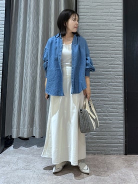「THE SHOP TK （ザ ショップ ティーケー ）の【後ろ姿もサマになる】バックシャーリングシャツ（シャツ/ブラウス、ブルー系）」を使った、caoriさん（レディース）の春コーディネート