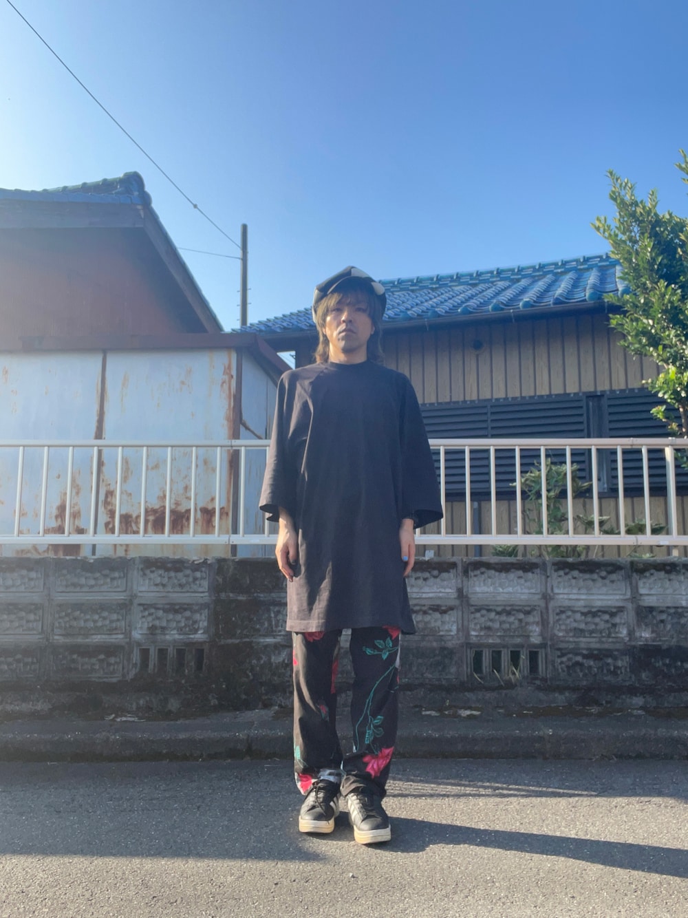 「お出かけコーデ、おしゃれさんと繋がりたい、いいね、save、フォローお願いします🤑、夏コーデ、モード、モノトーン、Y-3、wildsideyohjiyamamoto、SAINT M××××××、saint michael、Vivienne Westwood、KENZO、MM6 Maison Martin Margiela、AcneStudios、yohjiyamamoto」｜「SAINT Mxxxxxxの23ss WILDSIDE Yohji Yamamoto × SAINT Mxxxxxx PAJAMA PANTS（パンツ、ブラック系）」を使った、mottsuさん（メンズ・169cm）の夏コーディネートの1枚目の写真