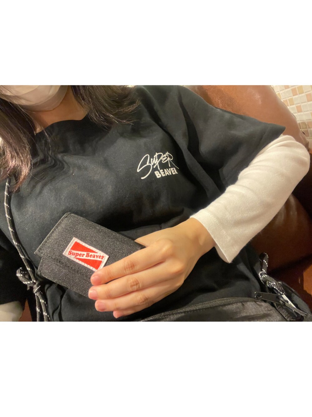 「シンプルコーデ、大人カジュアル、メンズライク、モノトーン、SUPERBEAVER、バンT、邦ロック」｜「SUPER BEAVERのアイテム（Tシャツ/カットソー、ブラック系）」を使った、み。さん（レディース・161cm）の秋コーディネートの1枚目の写真