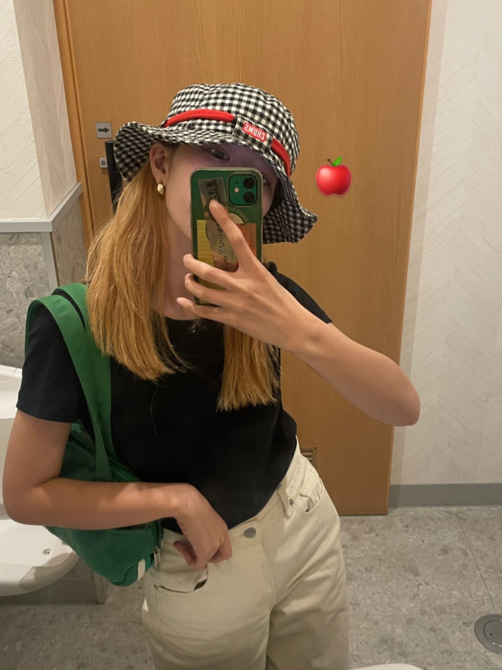 「秋のコーデ、大人カジュアル、秋服準備はじめました、おしゃれさんと繋がりたい、秋服まるっと大公開、プチプラコーデ、シンプル、カジュアル、ootd」｜「UNIQLOのアイテム（Tシャツ/カットソー、ブラック系）」を使った、minineさん（レディース・159cm）の秋コーディネートの1枚目の写真