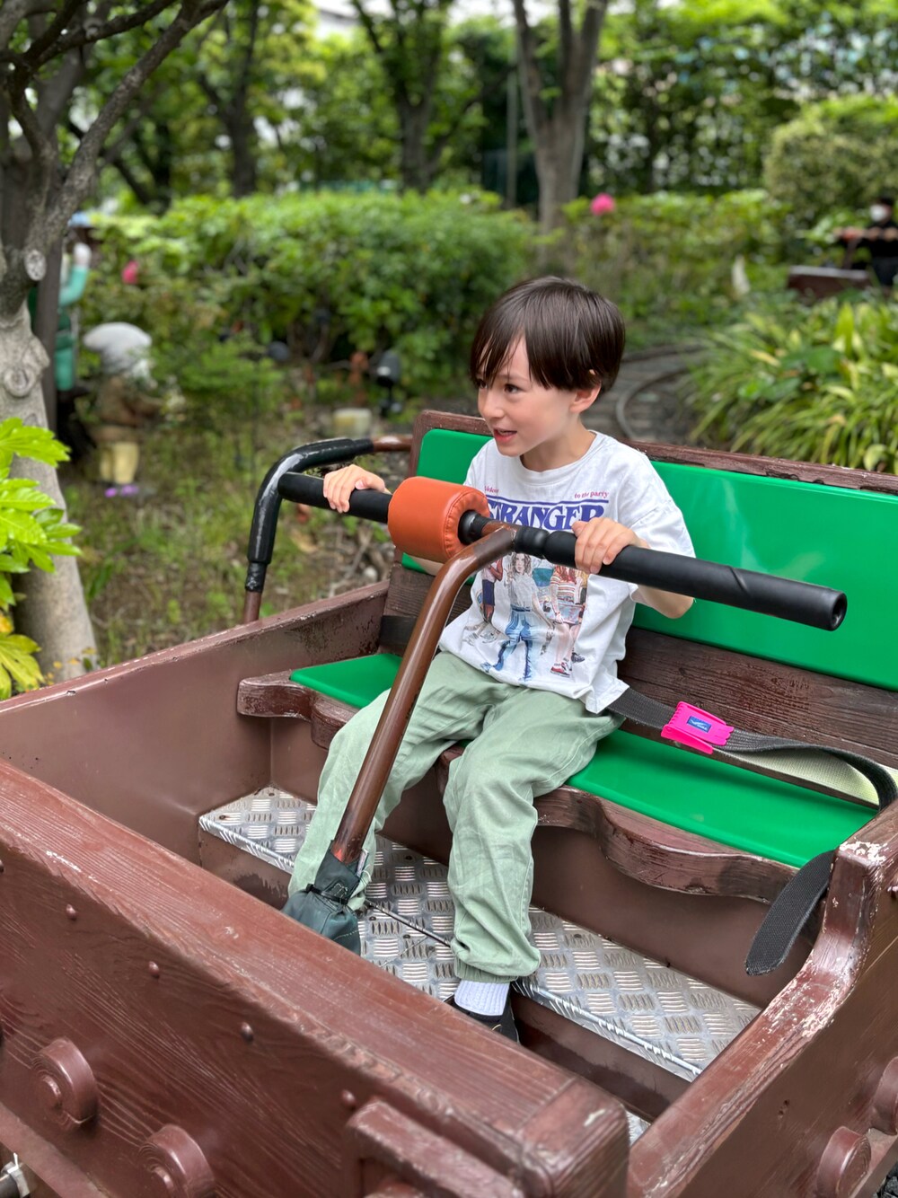「お出かけコーデ、ZARA、H&M、6歳、男の子、カジュアルコーデ、スニーカーコーデ」｜「ZARAのアイテム（Tシャツ/カットソー、ホワイト系）」を使った、たみおとたまにこどもさん（レディース・153cm）の夏コーディネートの1枚目の写真