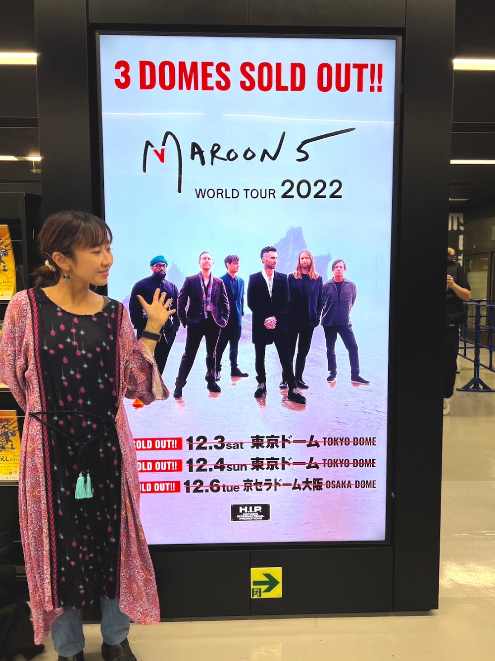 「ライブ、低身長、ママコーデ、ピンク」｜「UNIQLOのアイテム（デニムパンツ、ブルー系）」を使った、たみおとたまにこどもさん（レディース・153cm）の春コーディネートの1枚目の写真