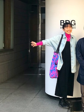「アイテム（デニムジャケット、ブルー系）」を使った、たみおとたまにこどもさん（レディース・153cm）の春コーディネート