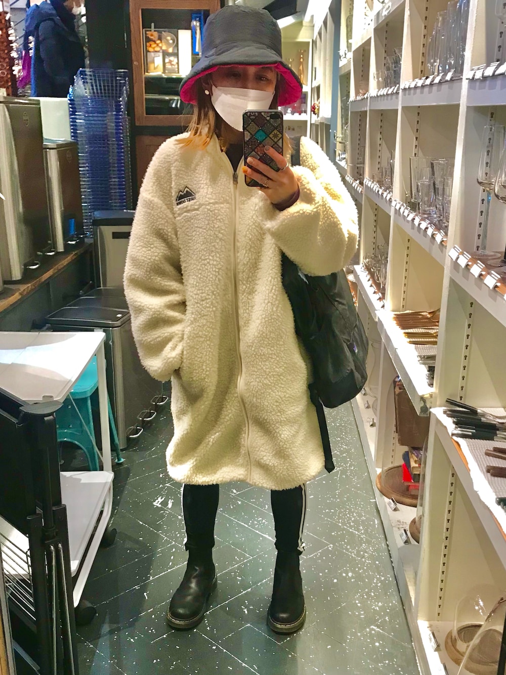 「カジュアル、低身長、ビッグシルエット、ママファッション、アウター」｜「ZARAのアイテム（帽子、ピンク系）」を使った、たみおとたまにこどもさん（レディース・153cm）の冬コーディネートの1枚目の写真