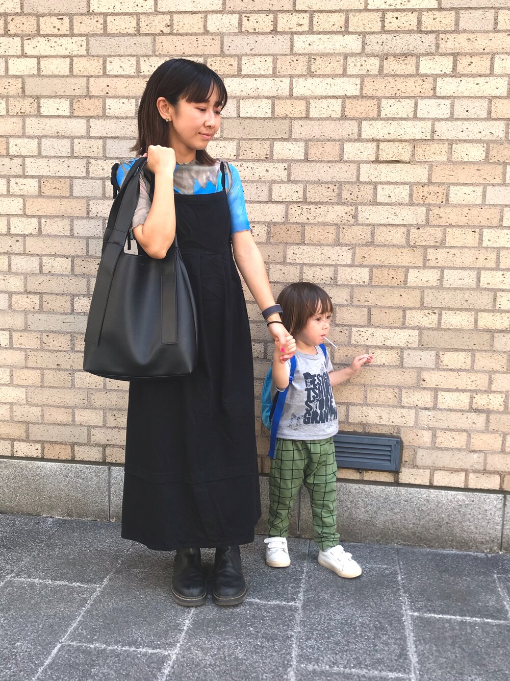「親子コーデ、ママコーデ、シンプル、おしゃれさんと繋がりたい、低身長、男の子」｜「BEAMSのアイテム（ワンピース/ドレス、ブラック系）」を使った、たみおとたまにこどもさん（レディース・153cm）の春コーディネートの1枚目の写真