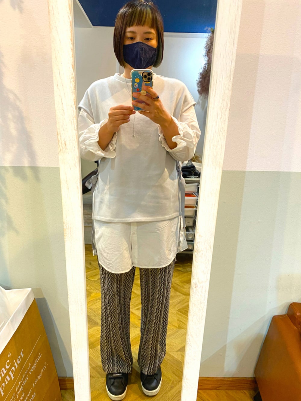「柄パンツ、グレー、ベスト、グレーコーデ、秋コーデ、ベスト×シャツ、ボリューム袖、ベストコーデ」｜「JEANASISのアイテム（パンツ、グレー系）」を使った、めめさん（レディース・164cm）の秋コーディネートの1枚目の写真