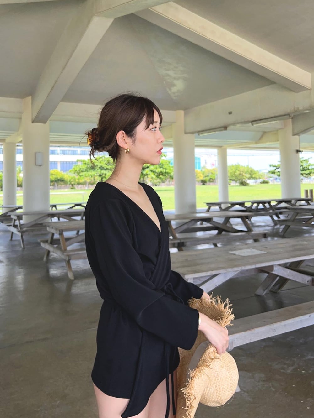 「ラッシュガード、水着、ブラック、シンプル」｜「SEA DRESSの2wayﾘﾌﾞｶﾞｳﾝ/ﾗｯｼｭｶﾞｰﾄﾞ（ラッシュガード、ブラック系）」を使った、諭吉⛄️さん（レディース・169cm）の夏コーディネートの1枚目の写真