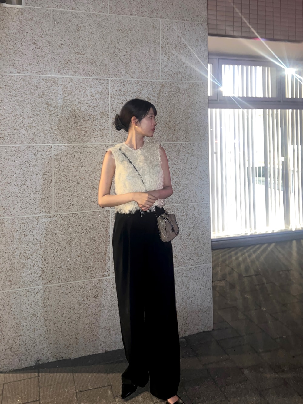 「白トップス、スラックス、オトナカジュアル、シャギーニット、GU」｜「CAPRICIEUX LE'MAGEのフリンジタンク（シャツ/ブラウス、ホワイト系）」を使った、諭吉⛄️さん（レディース・169cm）の秋コーディネートの1枚目の写真