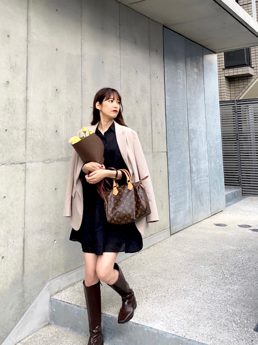 「UNIQLO、春、シャツワンピ、ユニクロ」｜「UNIQLOのアイテム（シャツワンピース、ブラック系）」を使った、諭吉⛄️さん（レディース・169cm）の冬コーディネートの1枚目の写真