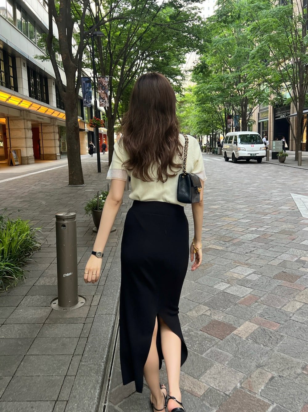 「夏コーデ、お出かけコーデ、キレイめコーデ、高身長女子、タイトスカート」｜「GeeRAの2023 SS 袖口シアーリブトップス（ニット/セーター、ホワイト系）」を使った、諭吉⛄️さん（レディース・169cm）の春コーディネートの1枚目の写真