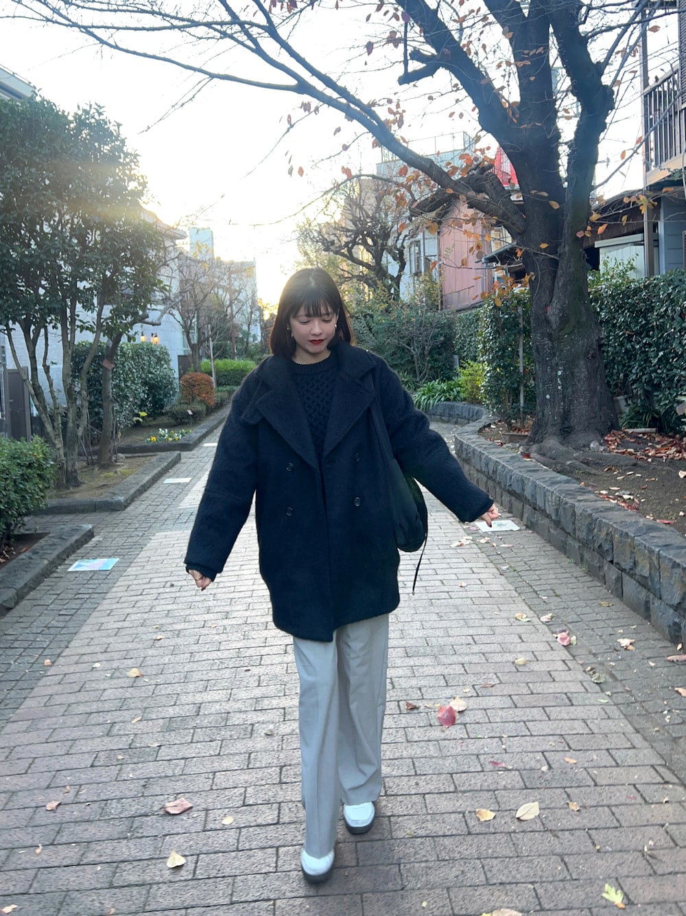 「冬コーデ、冬服、今日のコーデ、パンツスタイル、Onitsuka Tiger、GU、ootd、30代コーデ」｜「MONO-MARTの2WAYシャギーメルトンコクーンシルエットミドルPコート（ピーコート、ブラック系）」を使った、諭吉⛄️さん（レディース・169cm）の冬コーディネートの1枚目の写真