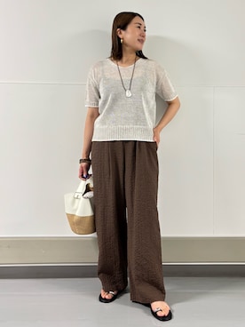 「qualite（カリテ）のカラーポリリネンVネックニット　春服　夏服　オフィスカジュアル（ニット/セーター、ホワイト系）」を使った、Yuuki Endoさん（レディース・155cm）の夏コーディネート