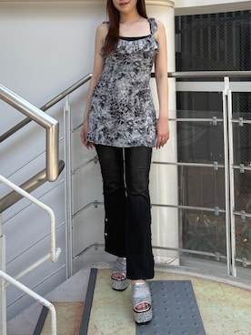 「EVRIS（エヴリス）のサイドビジューフレアデニムパンツ（デニムパンツ、ブラック系）」を使った、rinaさん（レディース・162cm）の夏コーディネート