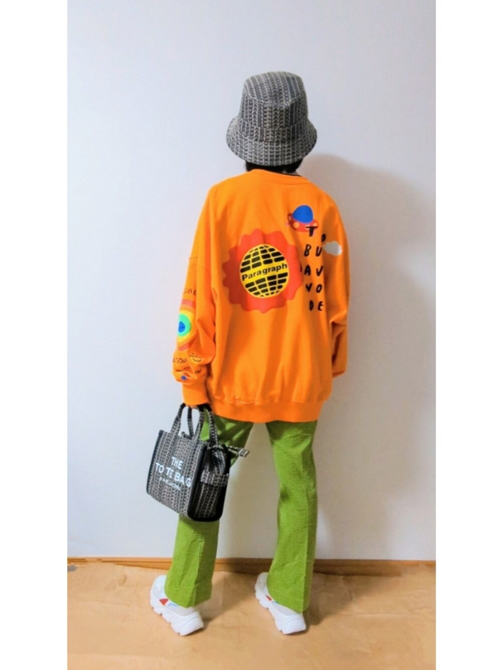「MARC JACOBSのアイテム（トートバッグ、ブラック系）」を使った、マユリストさん（レディース・159cm）の冬コーディネートの1枚目の写真