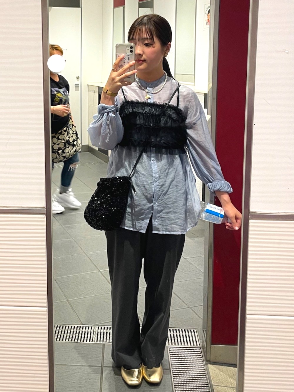 「レイヤードスタイル、夏コーデ、夏だ！Tシャツ着よう！、休日スタイル、おでかけコーデ、オトナカジュアル、低身長コーデ、シンプル、カジュアルコーデ、シアーシャツ、グレー、UNIQLO、プチプラコーデ、オトナカワイイ、骨格ストレート」｜「UNIQLOのアイテム（スラックス、グレー系）」を使った、a‘nca*さん（レディース・157cm）の夏コーディネートの1枚目の写真