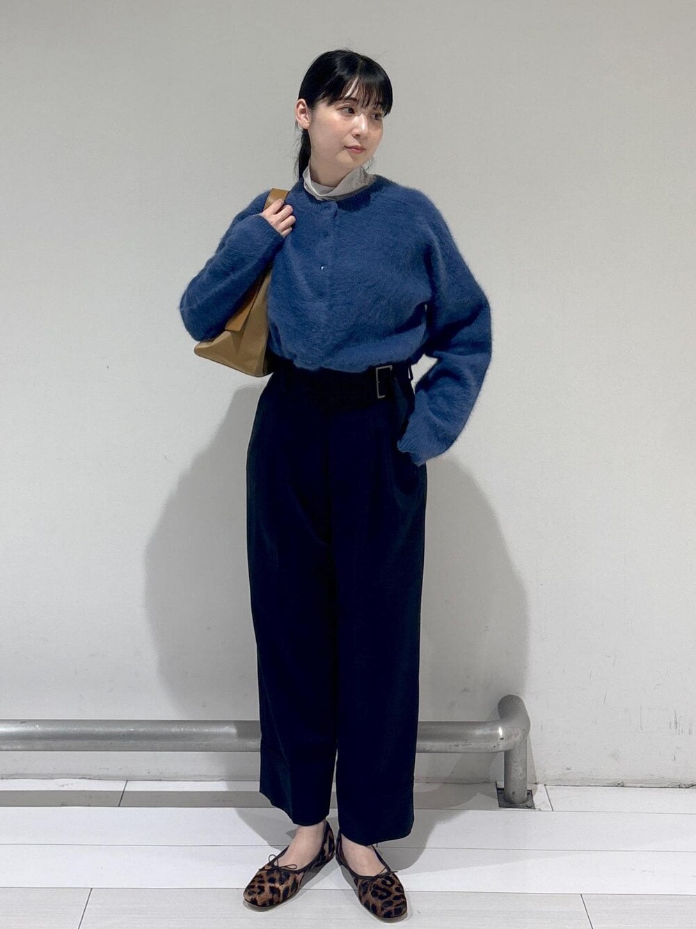 フォックスカシミアクルーネッククロップドカーディガンを使った