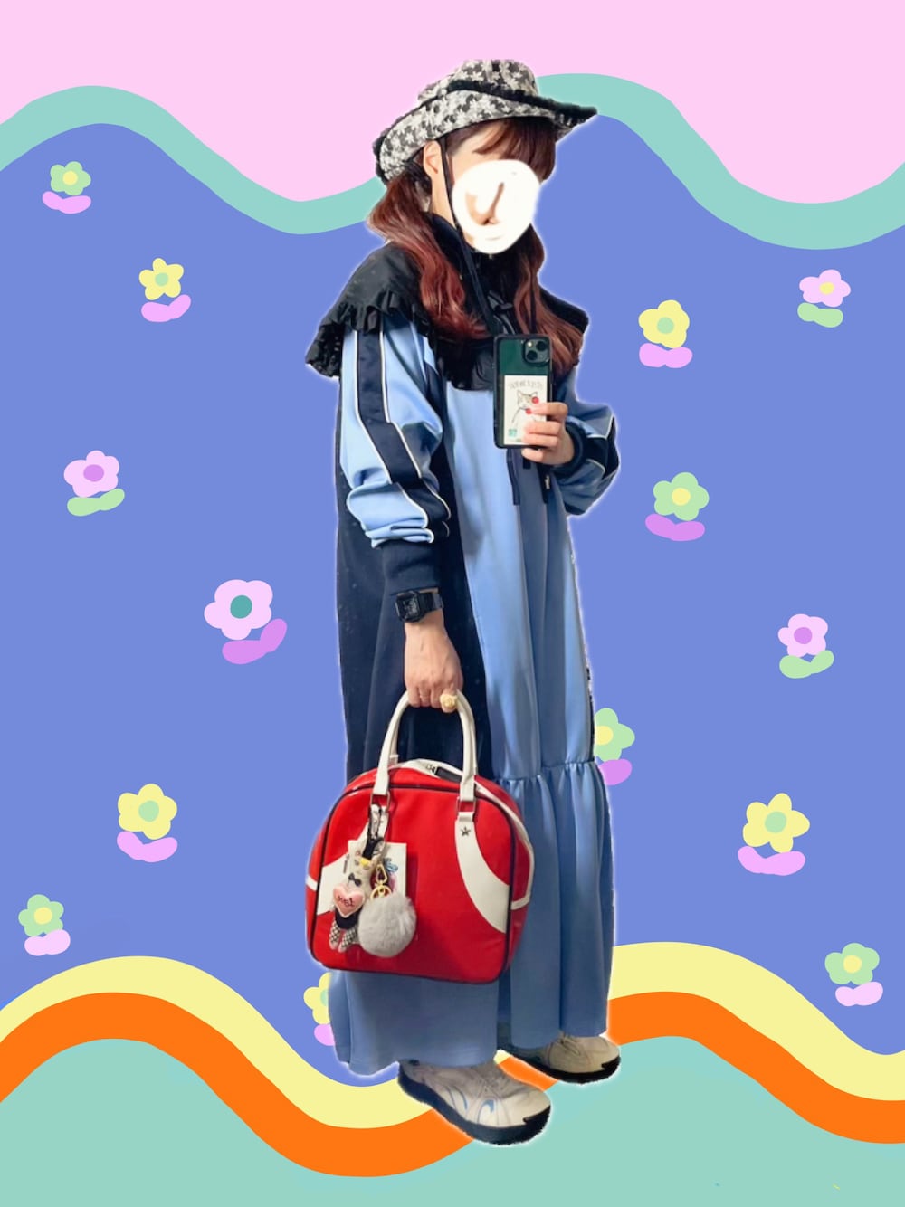 ブルー系のワンピース、レッド系のボストンバッグ、ホワイト系のスニーカーを着用したレディースの春コーディネートの1枚目の写真